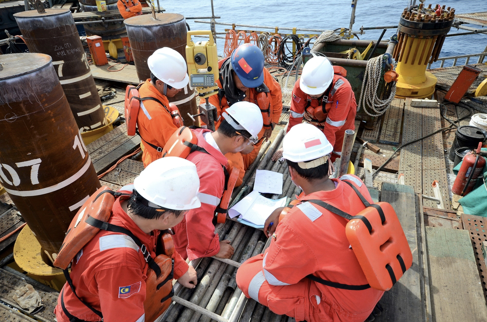 e-BO Engineers,And,Foreman,Planning,Works,On,Platform,Jacket