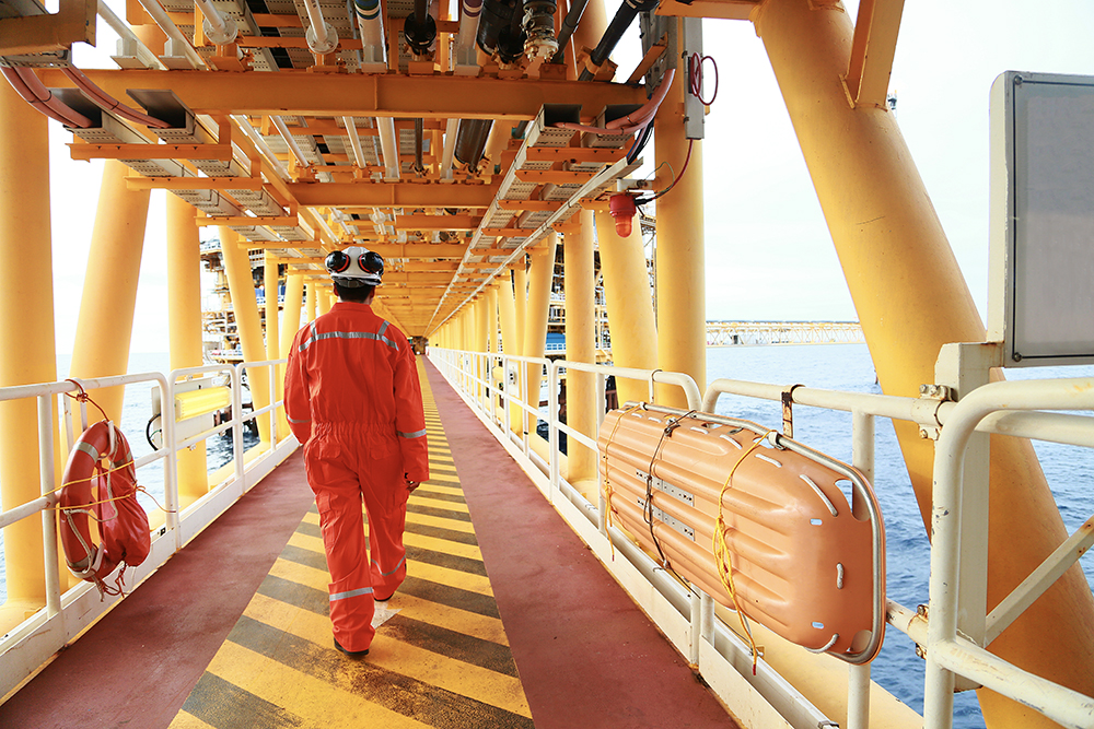 e-BO Offshore, Oil,And,Gas, Industry,And,Operated,By, Technician,Petroleum